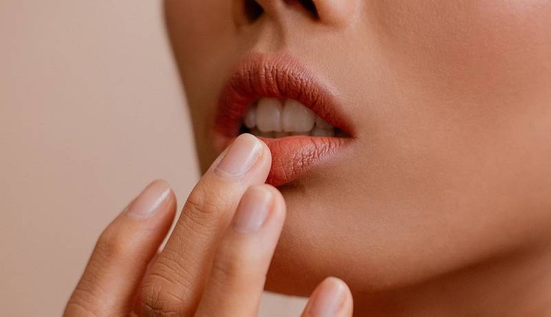 درمان خشکی و ترک لب